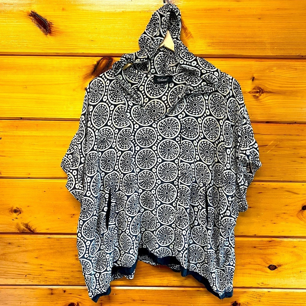 Tolani Silk Geometric Black and Cream Poncho Hooded Top Short Sleeve Blouse